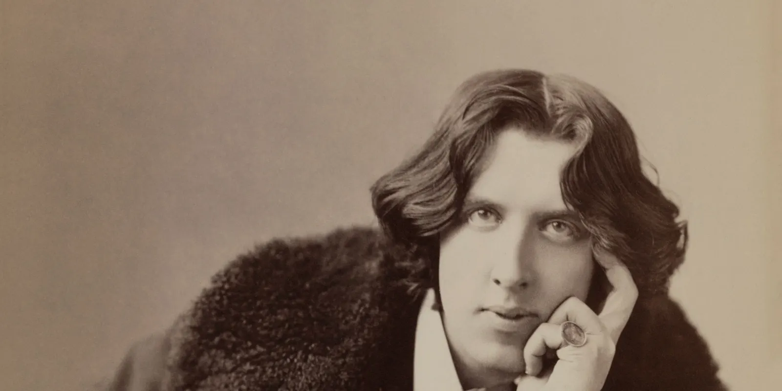 Retrato de Oscar Wilde fotografiado por Napoleon Sarony en 1882