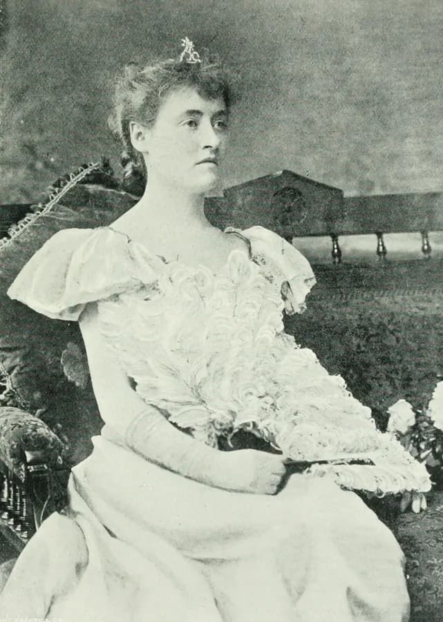 La actriz Winifred Emery vestida de Lady Windermere en el estreno de 1892